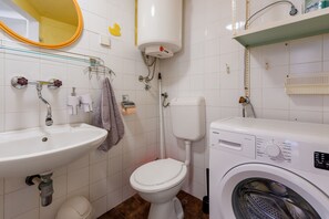 Bathroom | Shower