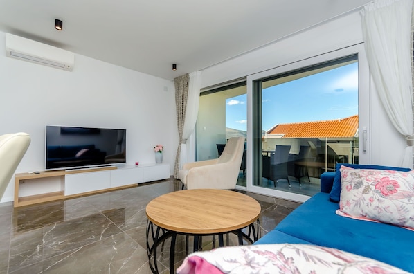 Apartment (A2) | Living room