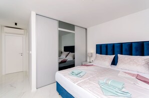 Safe på rommet, strykejern/-brett og wi-fi (inkludert)