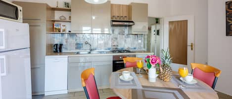 Cuisine privée | Réfrigérateur, four à micro-ondes, un four, surface de cuisson