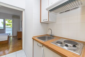 Private kitchen - Apartment and Rooms Franka (Sibenik)