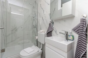 Apartment (A1) | Bathroom