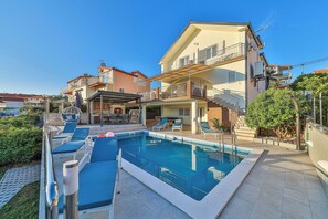 Εξωτερική πισίνα