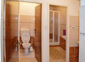 Apartment (A1) | Bathroom | Shower