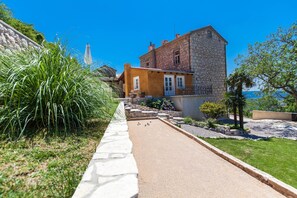 Kiến trúc tòa nhà