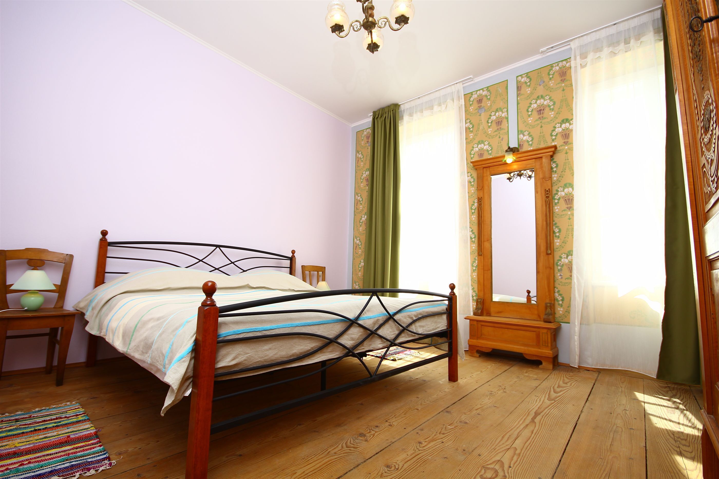 5 bedrooms, iron/ironing board, free WiFi