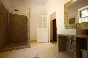 Bathroom | Shower