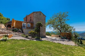 Kiến trúc tòa nhà