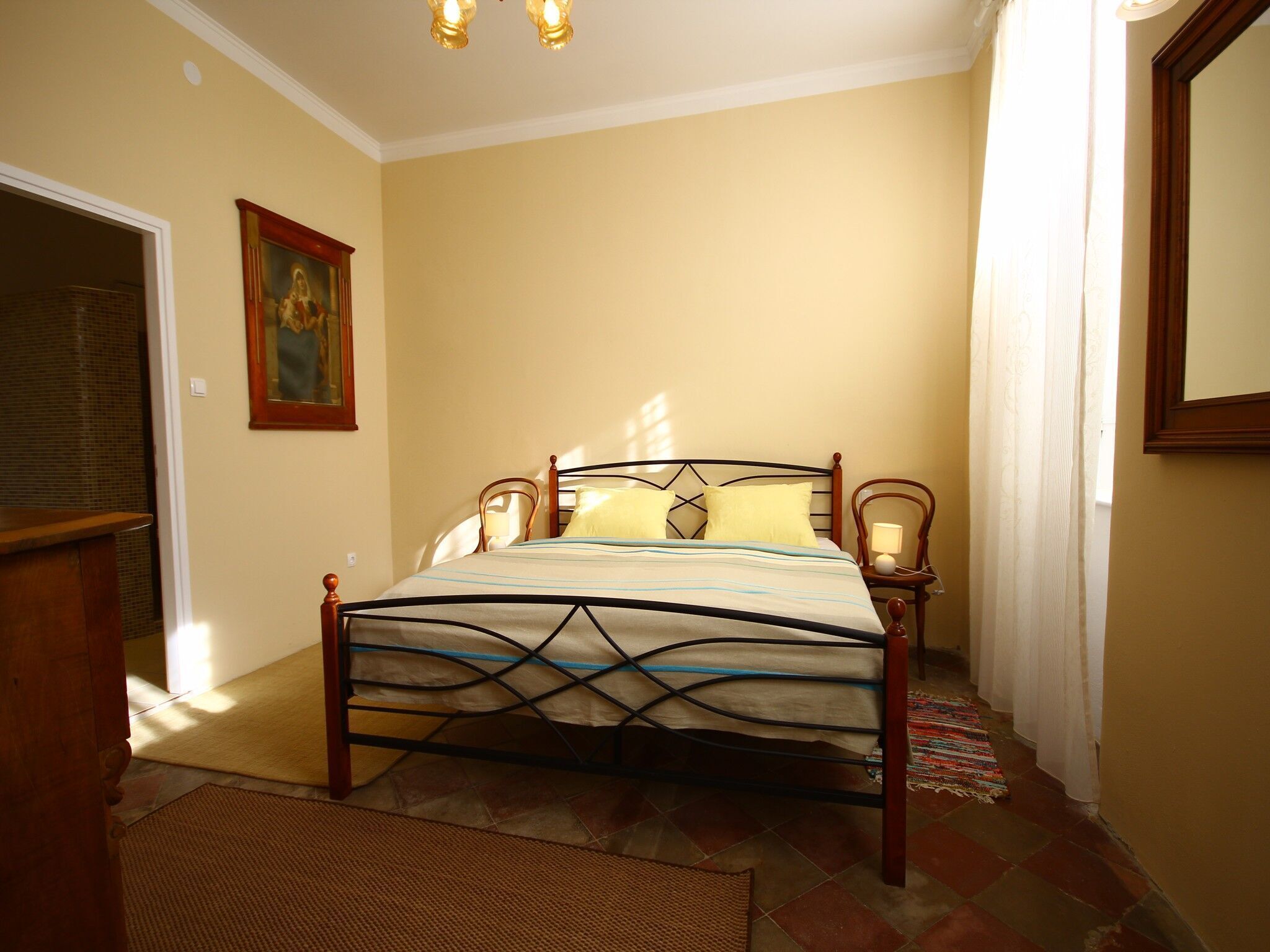 5 bedrooms, iron/ironing board, free WiFi