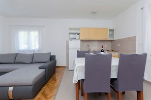 Apartment (A2) | Dining - Apartments Slavica (Lopar)
