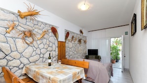 Apartment (A2) | Tempat makan