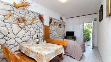 Apartment (A2) | Dining