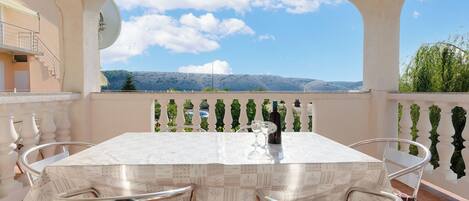 อพาร์ทเมนท์ (A1) | วิวริมน้ำ