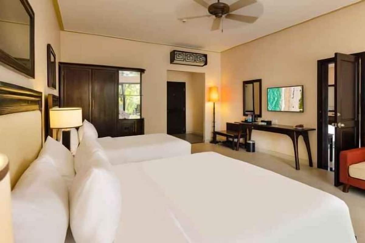 1 bedroom, Egyptian cotton sheets, premium bedding, memory foam beds