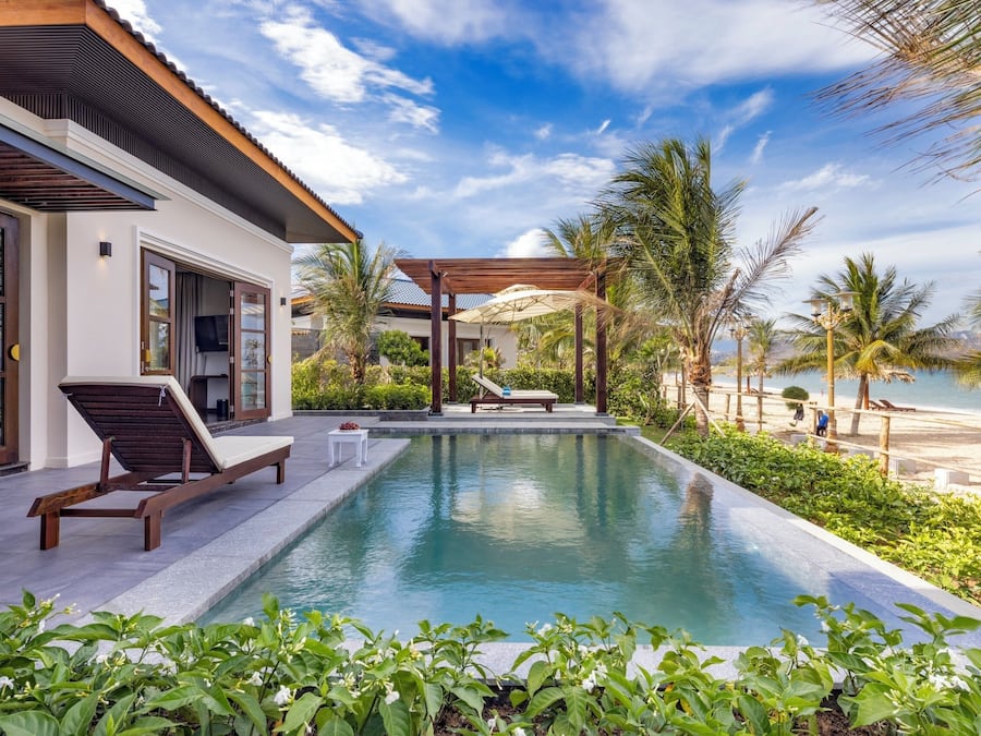 Villa Beach Front Pool | Egyptian cotton sheets, premium bedding, memory foam beds, minibar