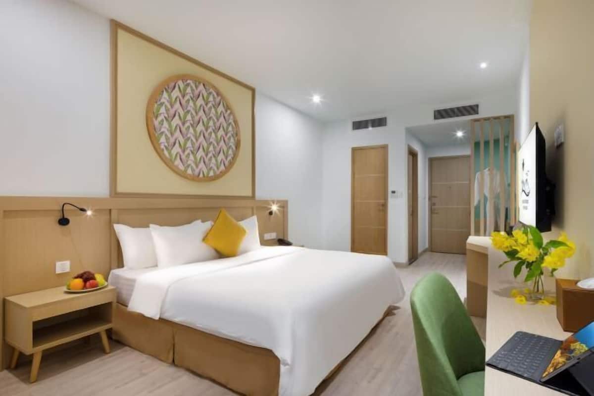 1 bedroom, Egyptian cotton sheets, premium bedding, memory foam beds