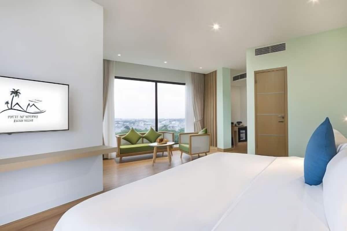1 bedroom, Egyptian cotton sheets, premium bedding, memory foam beds