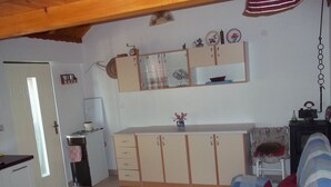 House (Holiday Home with Terrace) | Dapur peribadi | Peti sejuk 