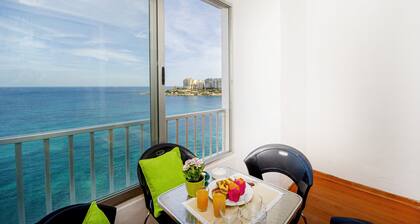 Spinola Bay Seafront 3-bedroom Apt with large seafront terrace