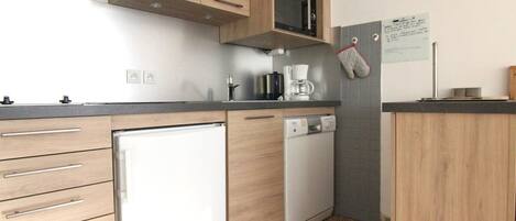 Micro-ondes, four, plaque de cuisson, lave-vaisselle