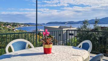 Villa (Holiday Home with Terrace, Pool and S) | Terrace/patio