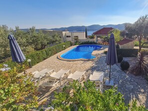 Villa (Holiday Home with Terrace, Pool and S) | Aussenbereich