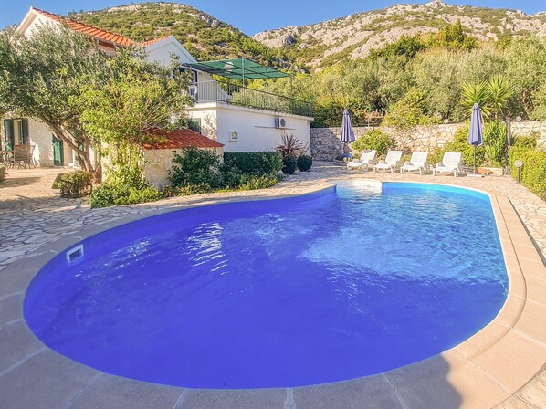 Villa (Holiday Home with Terrace, Pool and S) | Pool