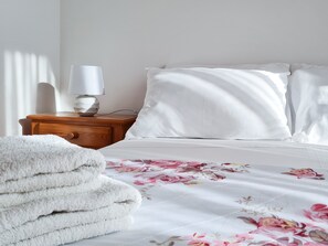 Villa (Holiday Home with Terrace, Pool and S) | 4 bedrooms, iron/ironing board, bed sheets - Villa Klara (Orebic)