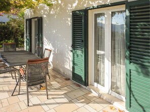 Villa (Holiday Home with Terrace, Pool and S) | Terrasse/Patio