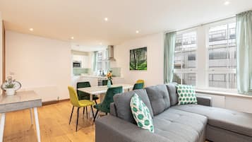 Superior Apartment, Ensuite | Lounge