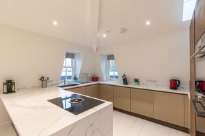 Penthouse, mit Bad | Eigene Küche