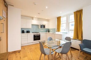 Apartamento Deluxe, baño privado, vistas a la ciudad | Cocina privada