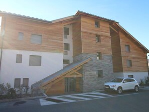 Exterior - Cosy 2-Room Apartment in Briançon, Terrace, 4 Guests, WiFi, Parking, 3-Star Rating (Briançon)