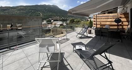 Cosy 2-Room Apartment in Briançon, Terrace, 4 Guests, WiFi, Parking, 3-Star Rating