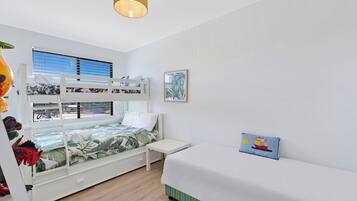2 bedrooms, iron/ironing board, WiFi, bed sheets