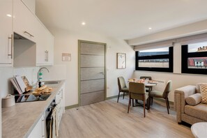 Business Studio | Living area | 42-inch Smart TV with digital channels, TV - Your Apartment I Clifton Village (Bristol)