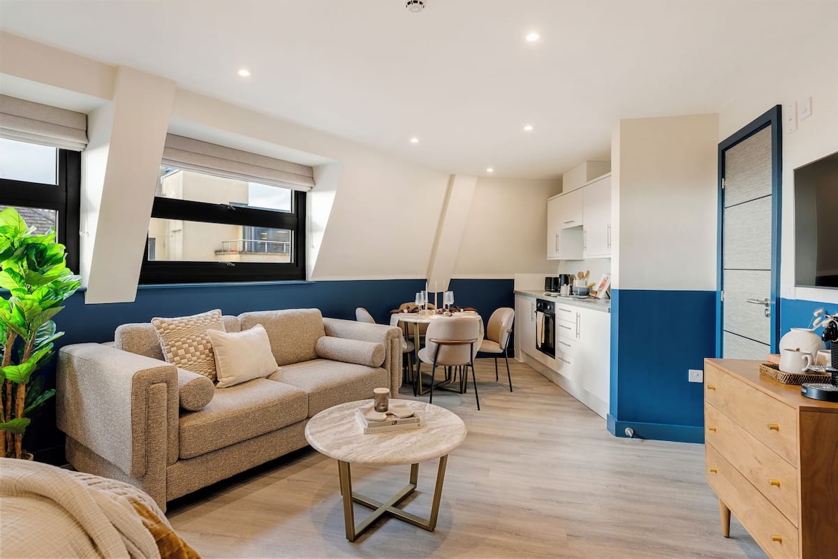 Premium Studio | Living area | 42-inch Smart TV with digital channels, TV