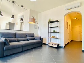 Apartment | Living room - Sea View Apartment with balcony (Salerno)