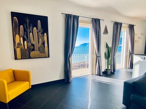 Apartment | Living room - Sea View Apartment with balcony (Salerno)