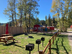 Outdoor dining - The Red Station by Glacier - Apartment #2 with AC and laundry (Coram)