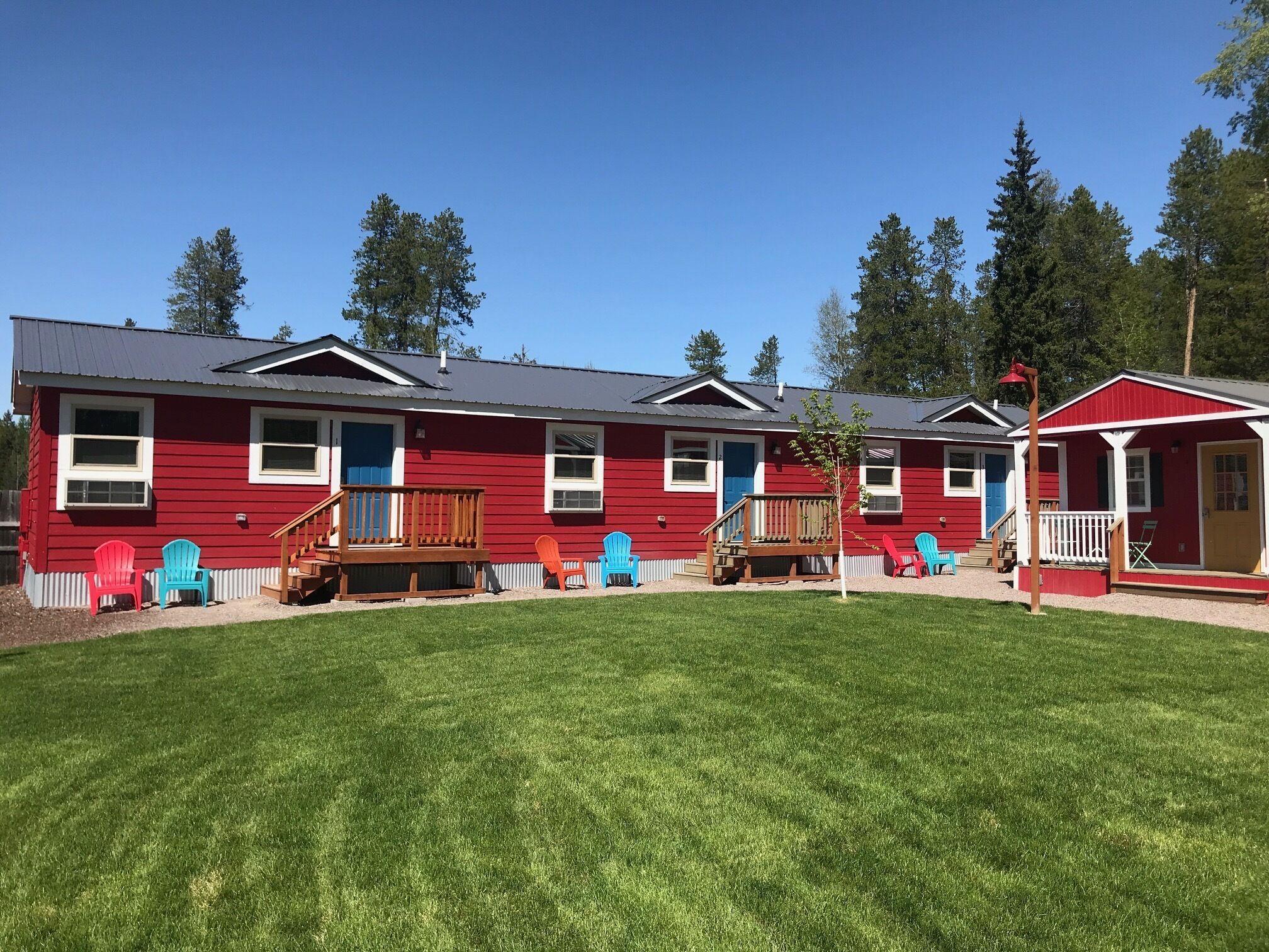 The Red Station by Glacier - Apartment #2 with AC and laundry