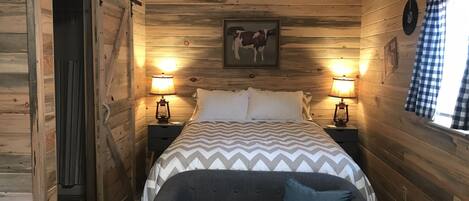 Een strijkplank/strijkijzer, gratis wifi, beddengoed