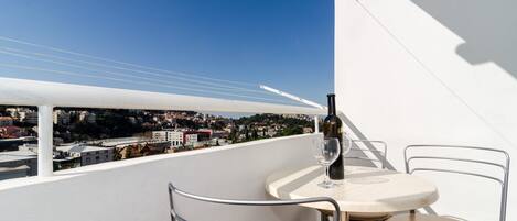 Appartamento (Two-Bedroom Apartment) | Balcone