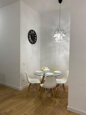 Dining - Aluche Aparment A (Madrid)