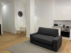 TV - Aluche Aparment A (Madrid)