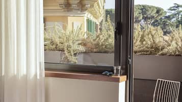 Roomy Balcony | Balcón