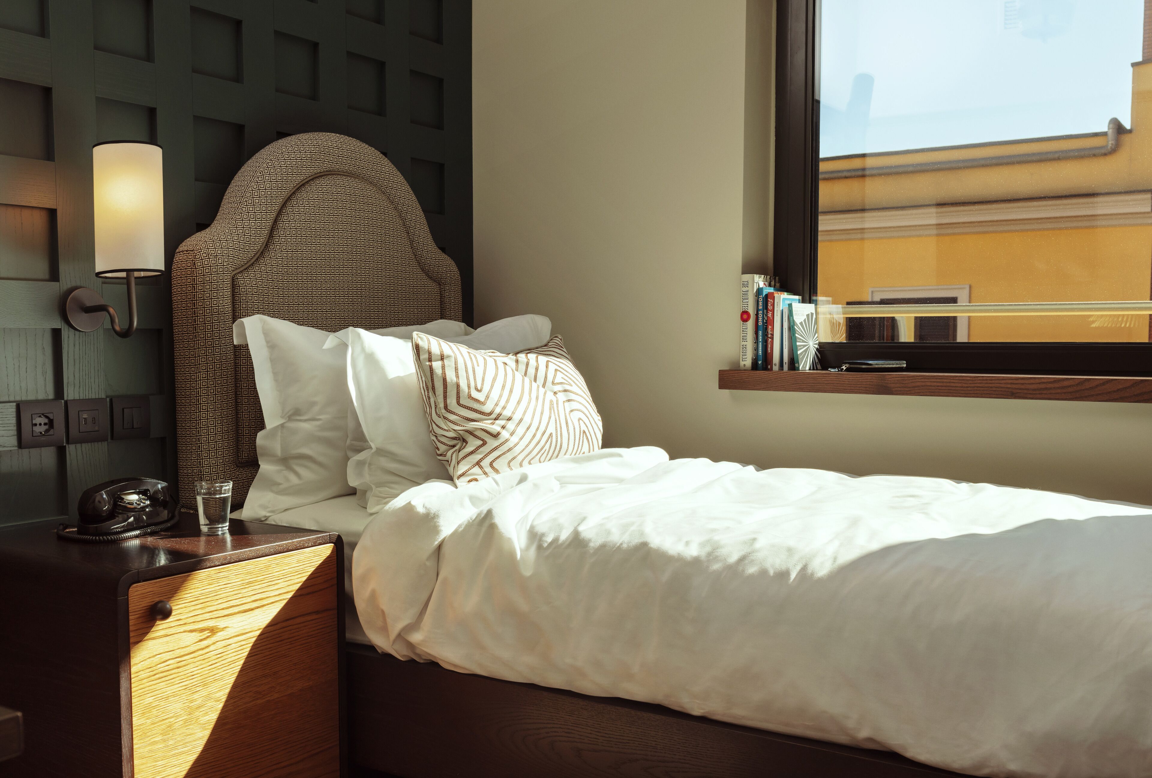 economy single room | 1 bedroom, in-room safe, desk, laptop workspace