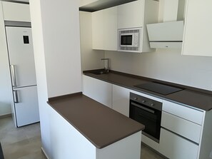 冰箱、微波炉、炉灶、洗碗机