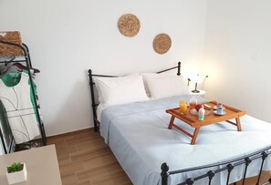 2 bedrooms, iron/ironing board, free WiFi, bed sheets - Tranditional House at Milos island at Village of Triovasalos. (Milos)