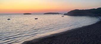 Charming "Villa Viola" close to the Beach with Sea View, Terrace & Garden